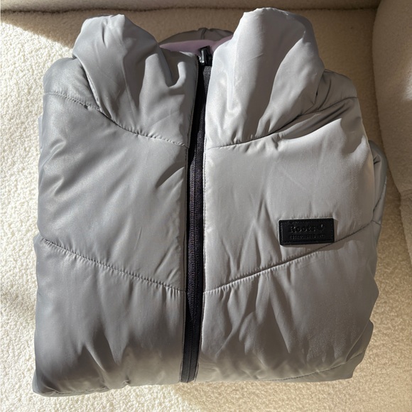 （SOLD) Reversible Roots Puffer Jacket - Picture 5 of 12